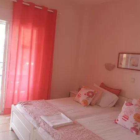 By The Sea Apartments-studios Apartmán