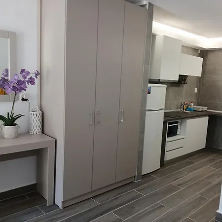 By The Sea Apartments-studios * Siviri