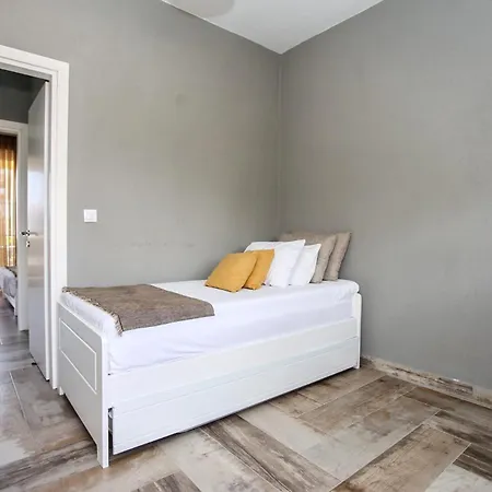 By The Sea Apartments-studios Apartmán