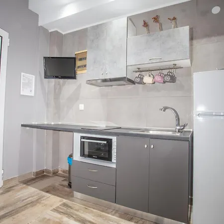 By The Sea Apartments-studios Siviri