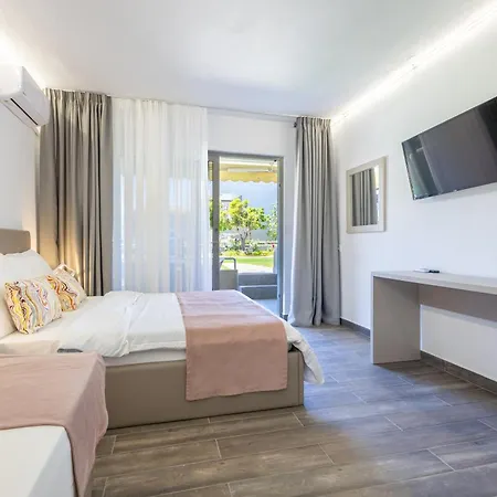By The Sea Apartments-studios *