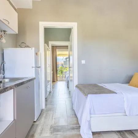 By The Sea Apartments-studios