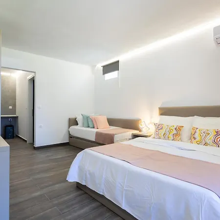 By The Sea Apartments-studios Apartmán