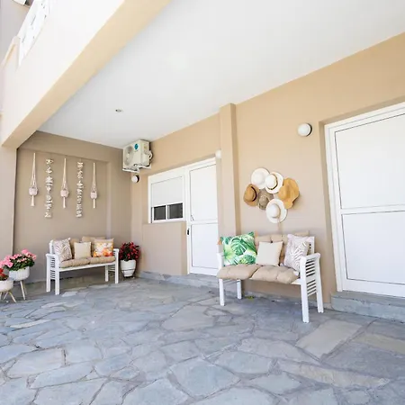 By The Sea Apartments-studios *