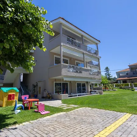 By The Sea Apartments-studios *