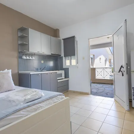 By The Sea Apartments-studios Apartmán *