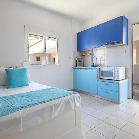 By The Sea Apartments-studios Apartmán Siviri