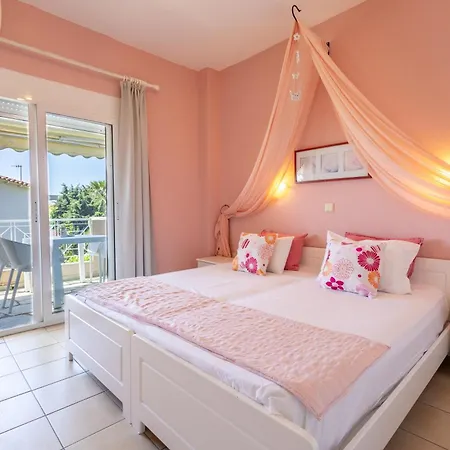 Апартаменты By The Sea Apartments-studios Сиври