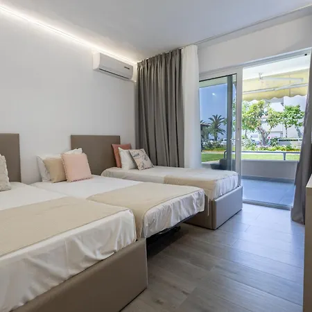 Апартаменты By The Sea Apartments-studios