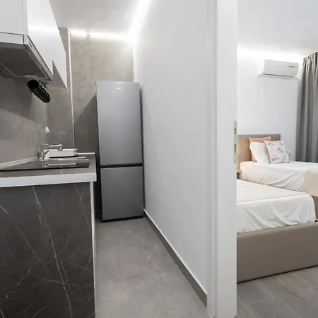 By The Sea Apartments-studios アパート *