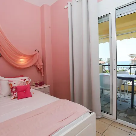 By The Sea Apartments-studios Apartmán *