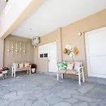 By The Sea Apartments-studios *