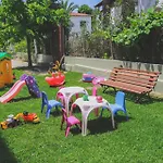 By The Sea Apartments-studios 希维利