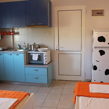 By The Sea Apartments-studios