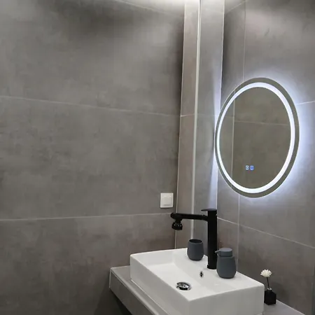 By The Sea Apartments-studios *