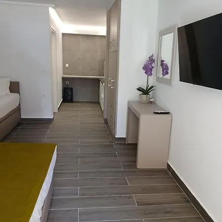 By The Sea Apartments-studios