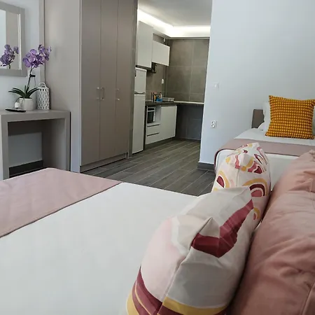 By The Sea Apartments-studios Apartman
