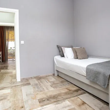 By The Sea Apartments-studios Apartman *