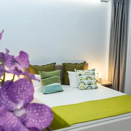 By The Sea Apartments-studios