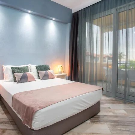 By The Sea Apartments-studios *