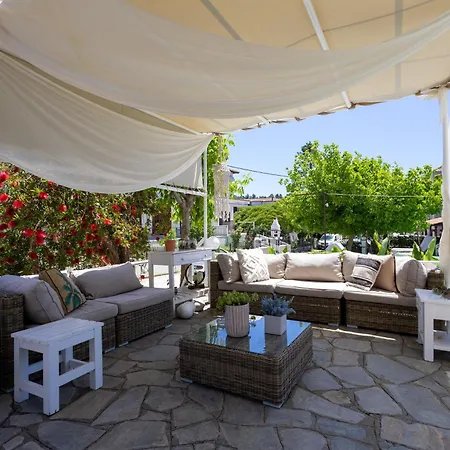 By The Sea Apartments-studios شقة *