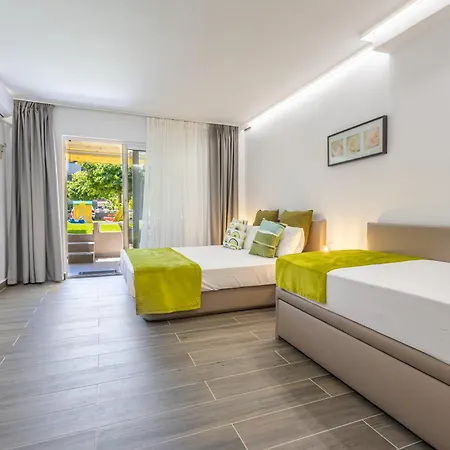 By The Sea Apartments-studios