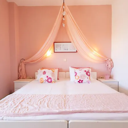 By The Sea Apartments-studios *