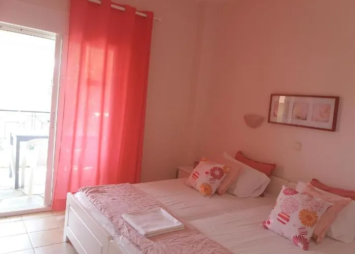 By The Sea Apartments-studios Apartament