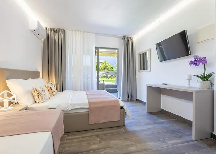 By The Sea Apartments-studios *