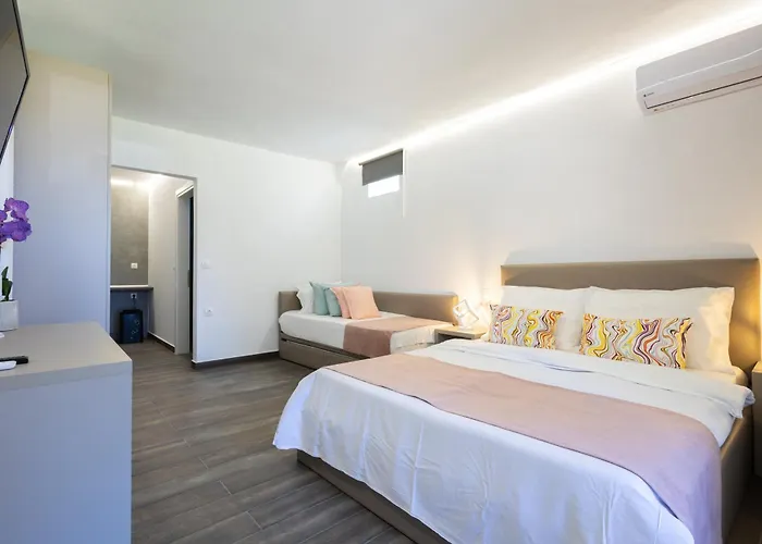 By The Sea Apartments-studios Apartament