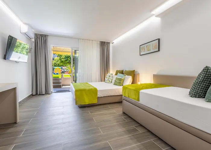 By The Sea Apartments-studios