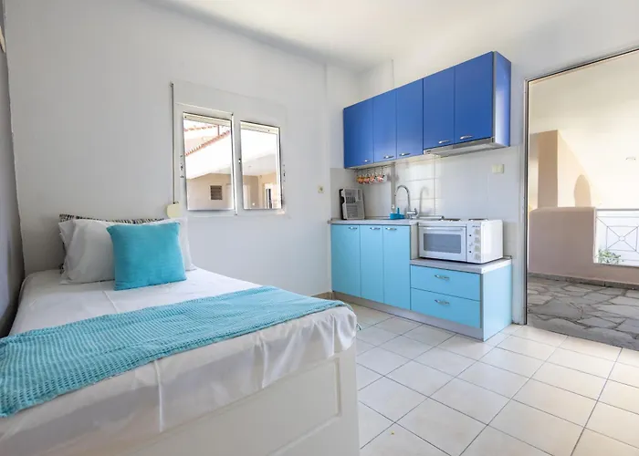 By The Sea Apartments-studios Apartament Siviri