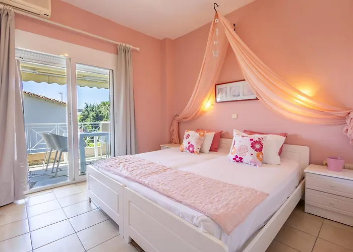 Апартаменты By The Sea Apartments-studios Сиври