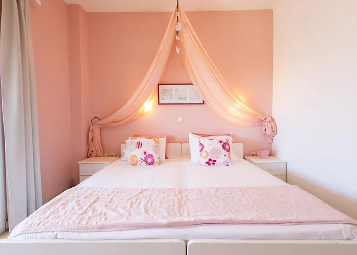 By The Sea Apartments-studios *