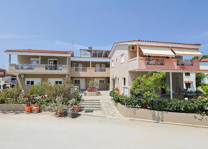 By The Sea Apartments-studios Apartament